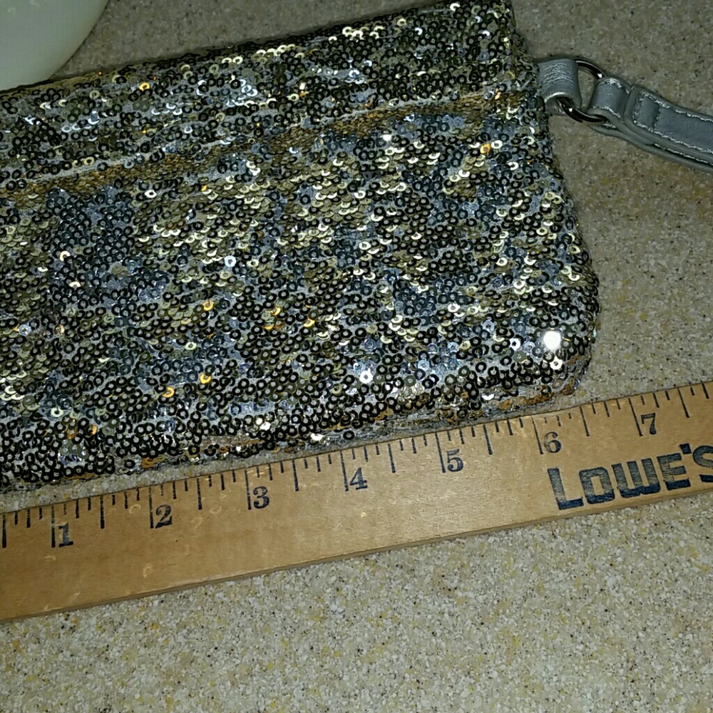 Wristlet - Picture 3 of 6